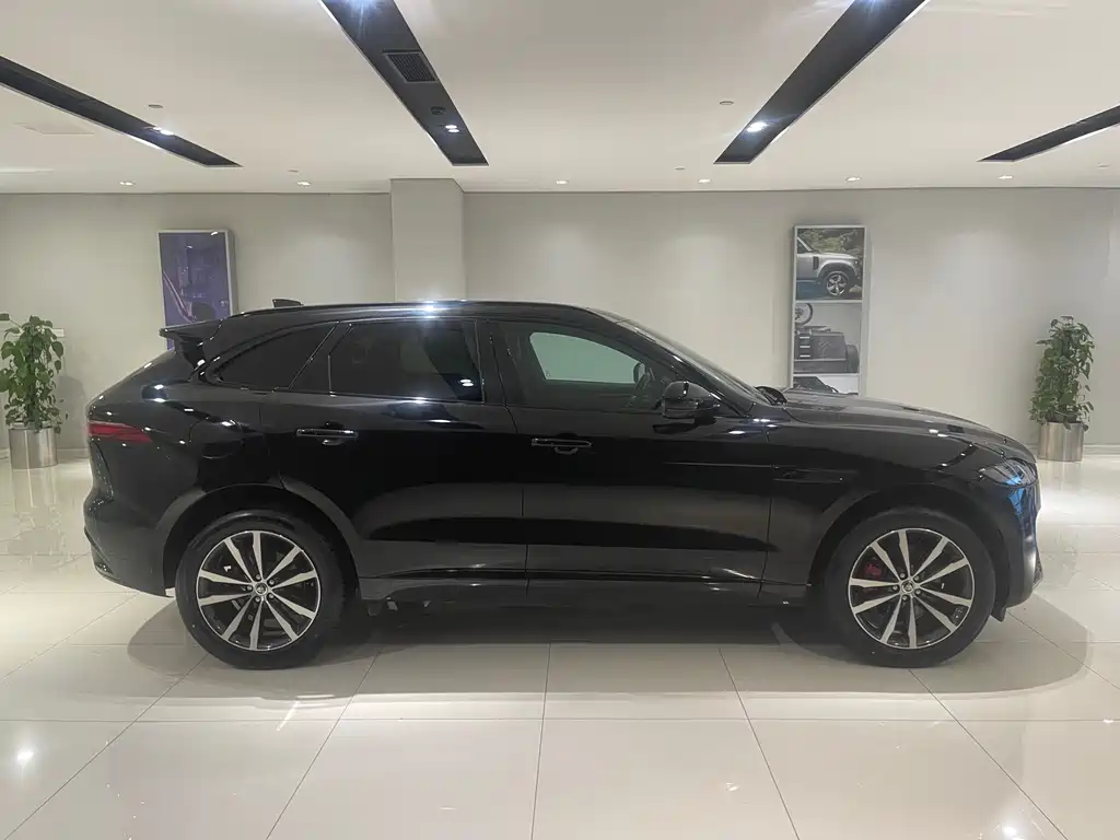 Jaguar F-Pace 2024 P250 R-Dynamic SE