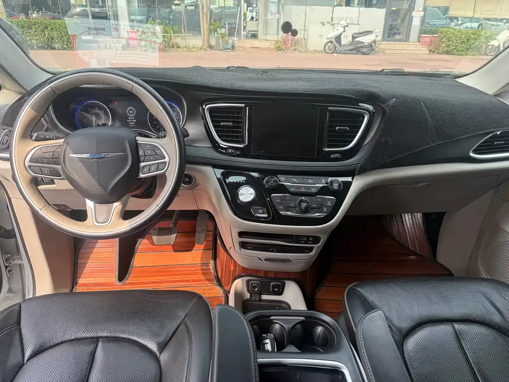 Chrysler Grand Voyager (Import) — миниатюра 5