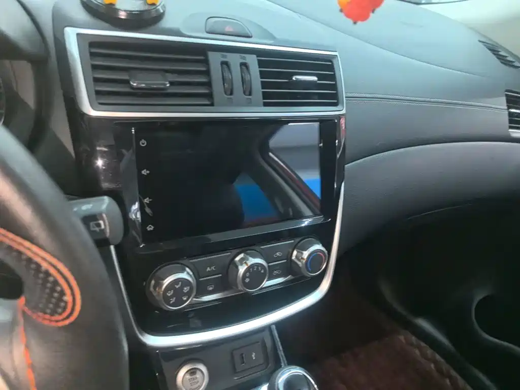 Nissan Tiida — миниатюра 13