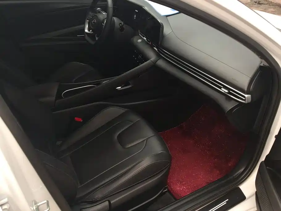 Hyundai Elantra — миниатюра 8