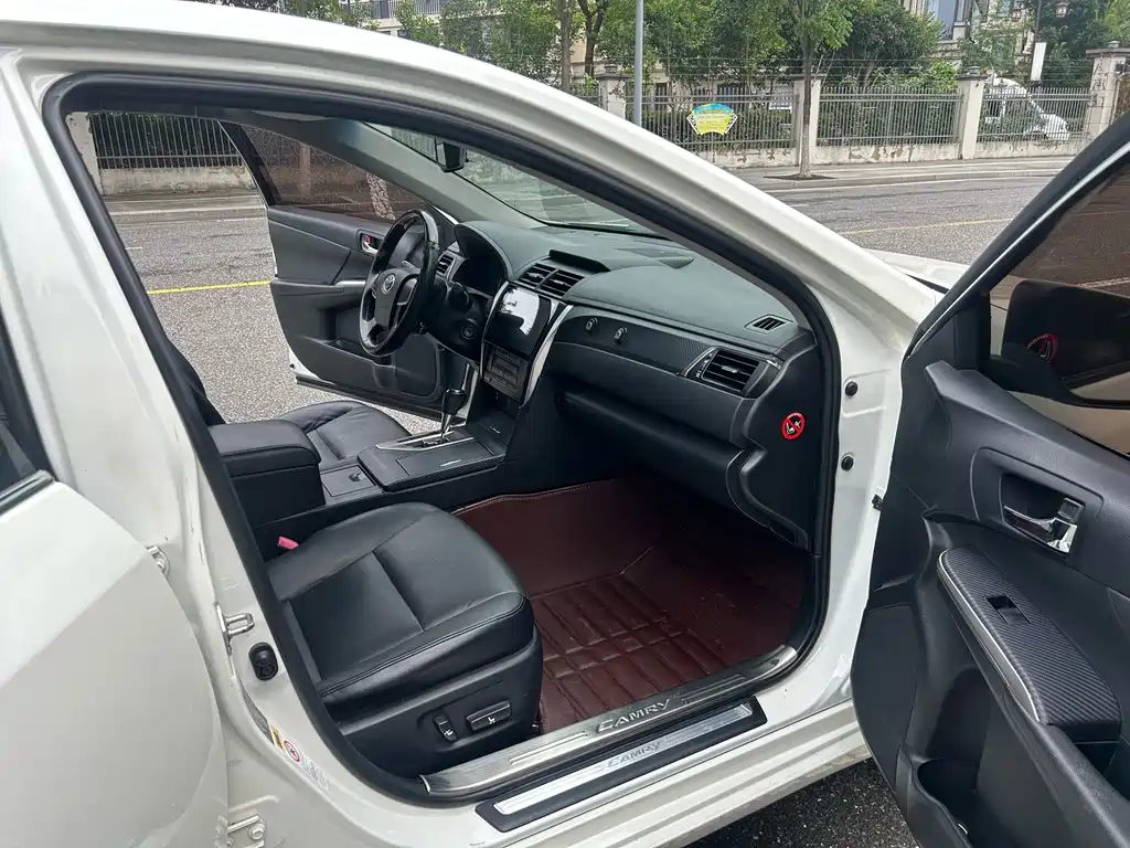 Toyota Camry — миниатюра 12