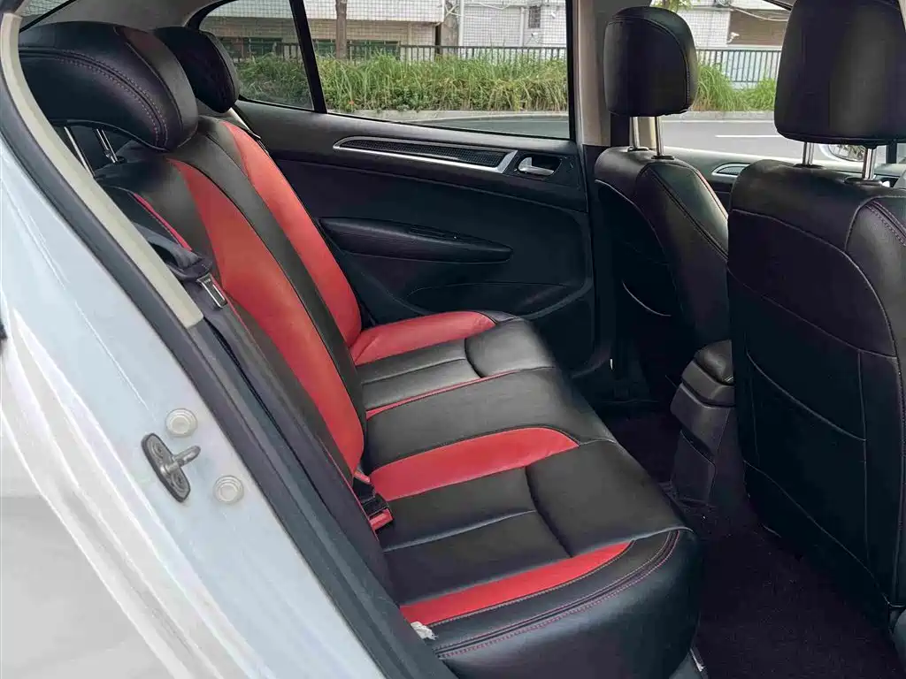 Peugeot 308 — миниатюра 10
