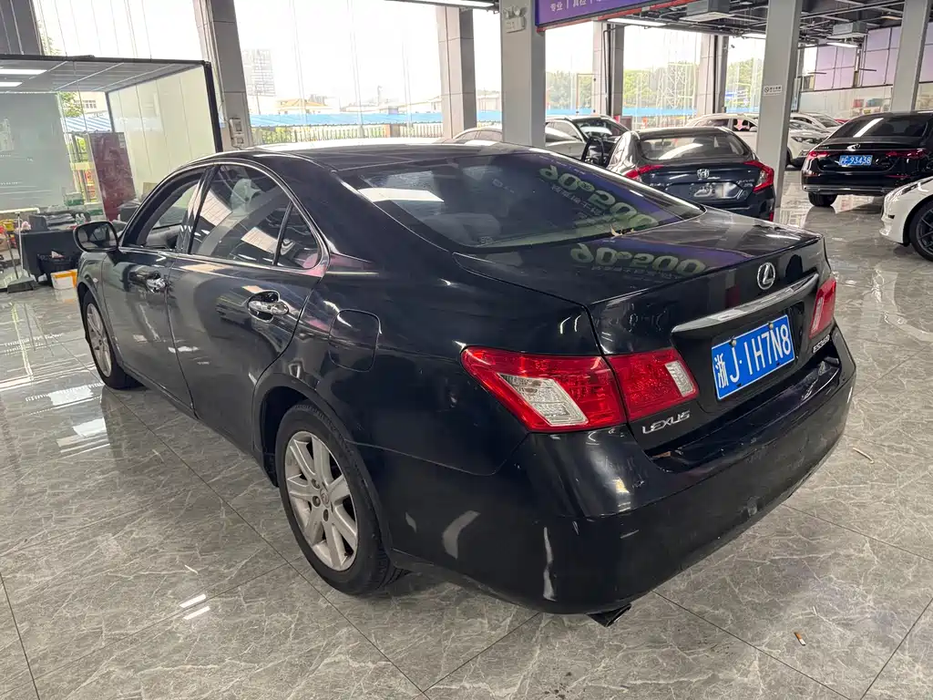 Lexus ES — миниатюра 8