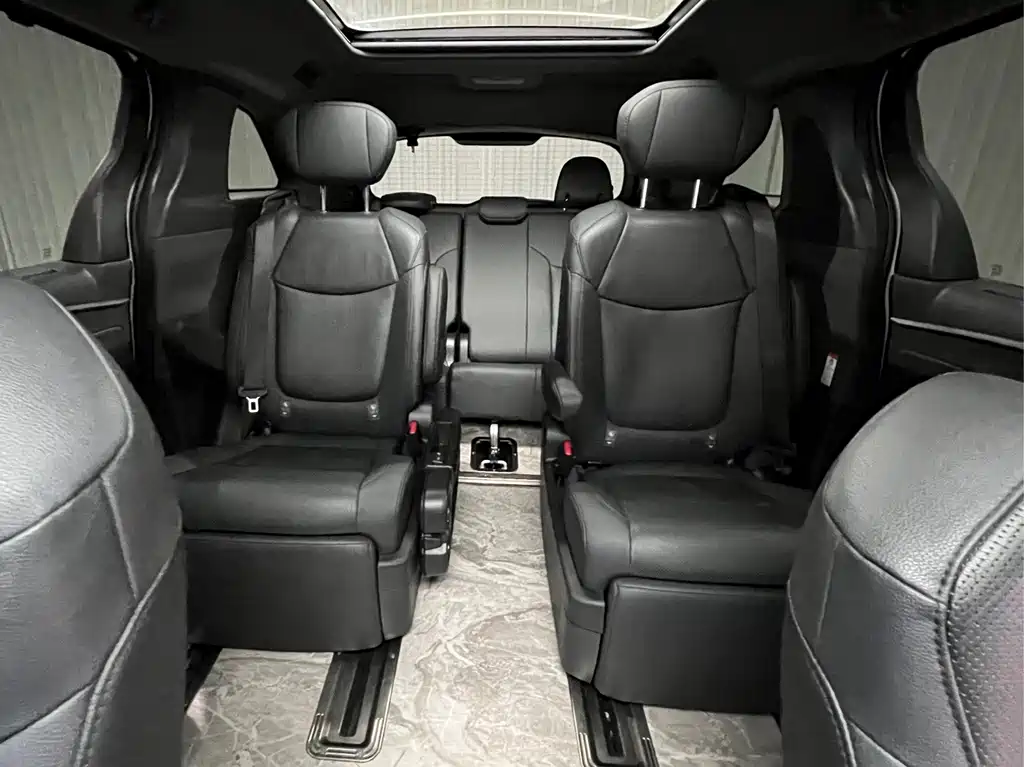 Toyota Granvia — миниатюра 9