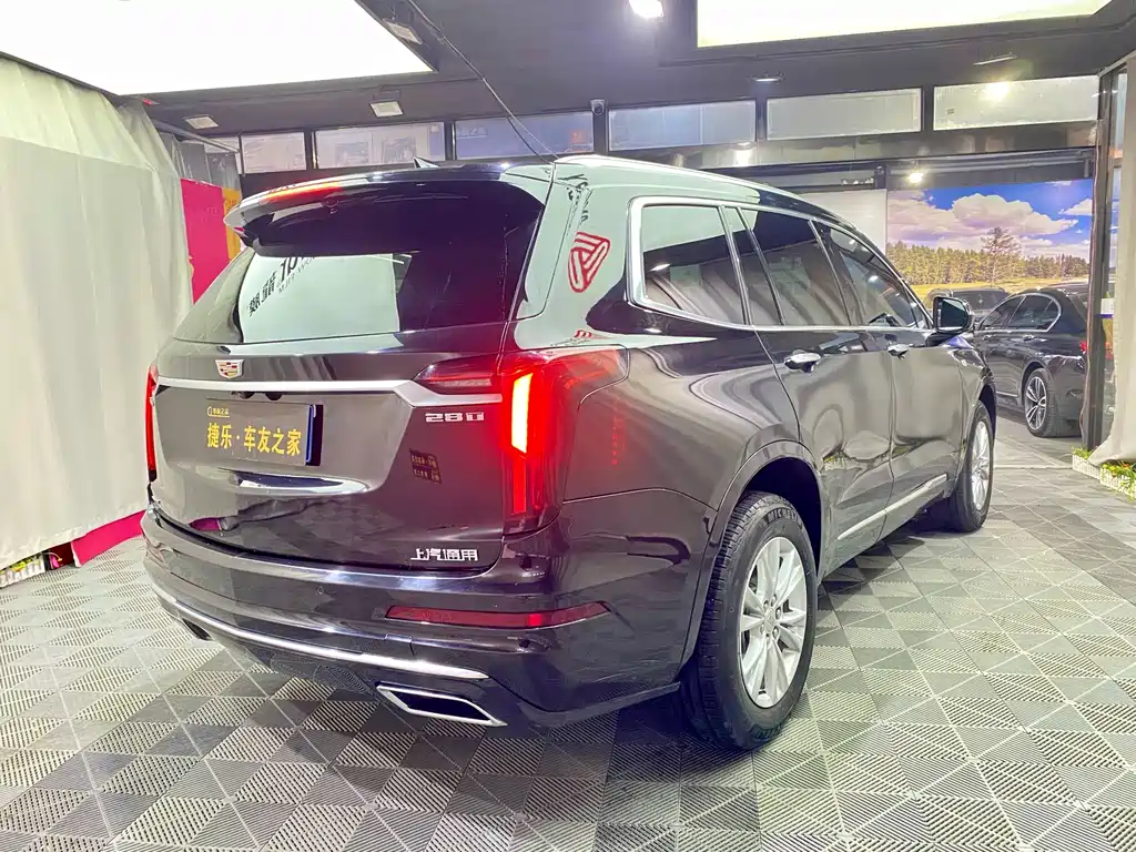 CADILLAC XT6