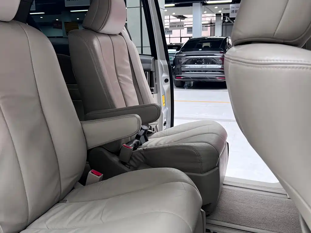 Toyota Previa — миниатюра 20