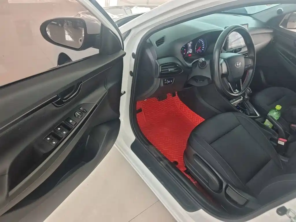 Hyundai Elantra — миниатюра 16
