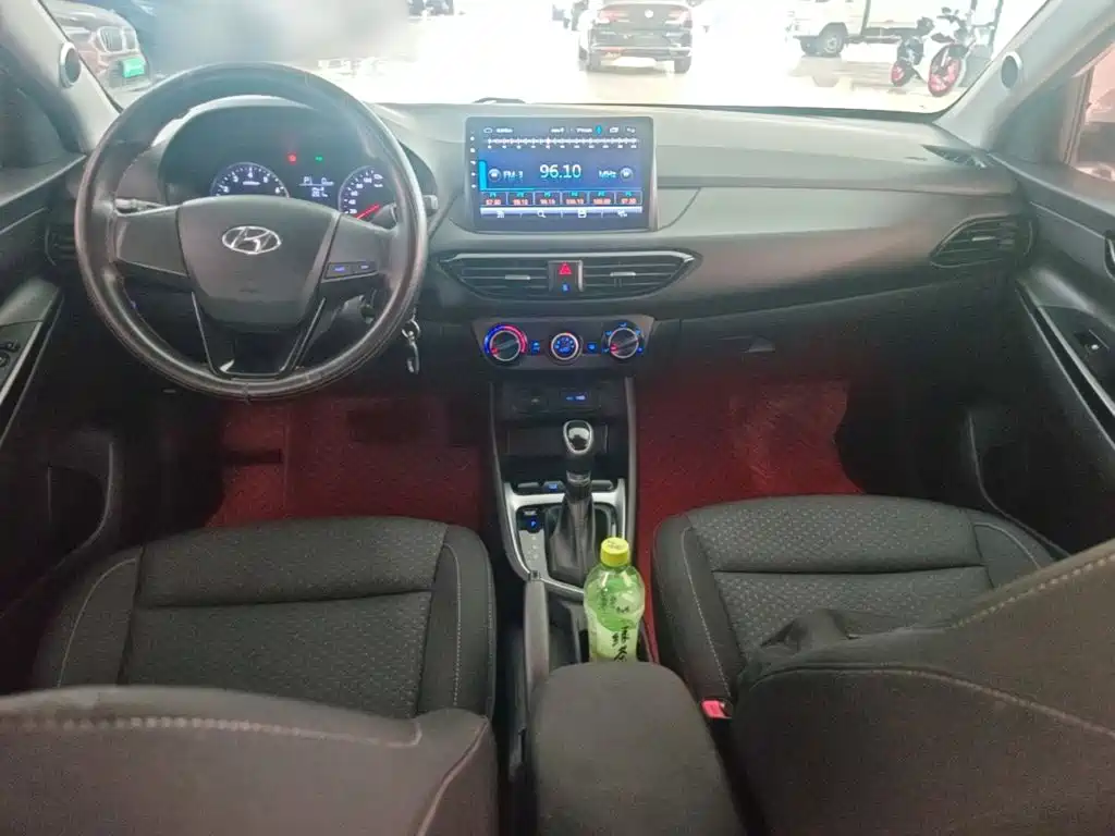 Hyundai Elantra — миниатюра 10