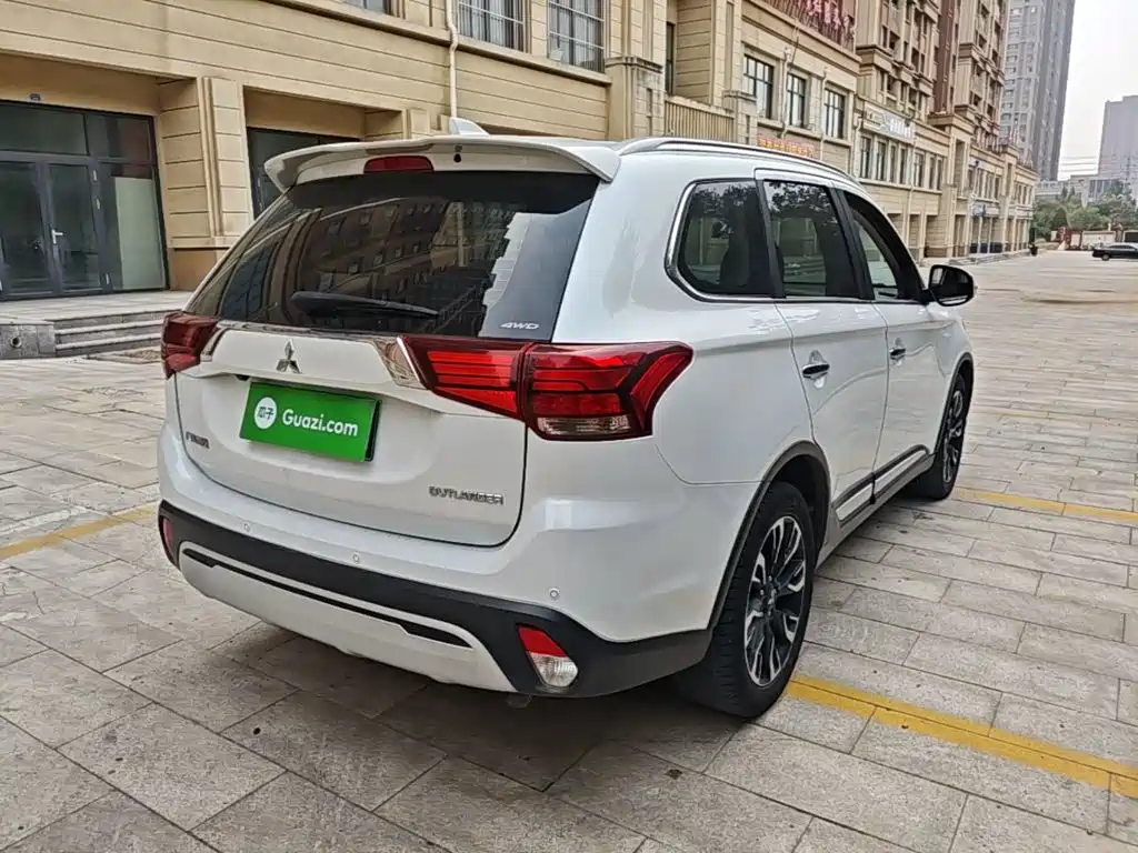 Mitsubishi Outlander — миниатюра 7