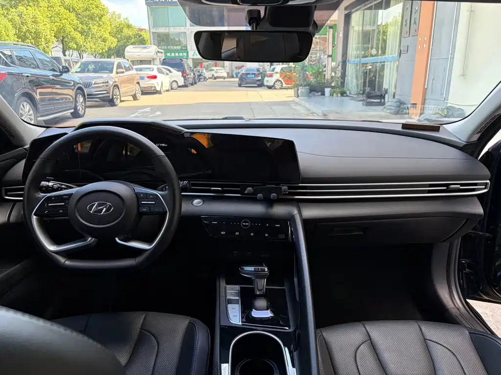 Hyundai Elantra — миниатюра 11