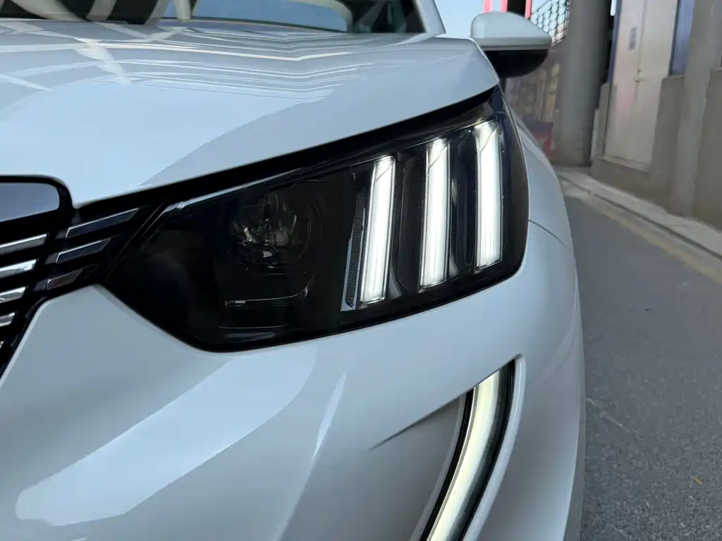 Peugeot 2008 — миниатюра 24