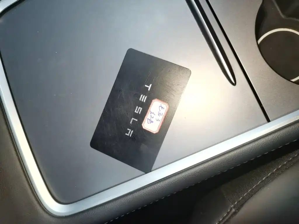 Tesla Model 3 — миниатюра 9