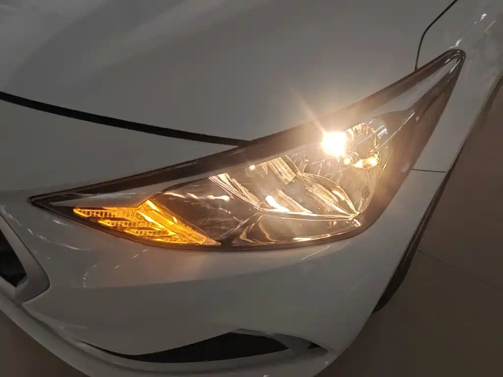 Hyundai Elantra — миниатюра 24