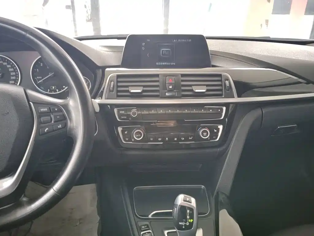 BMW 3 Series — миниатюра 13