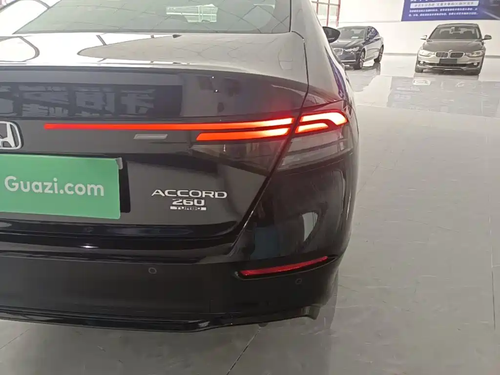 Honda Accord — миниатюра 8