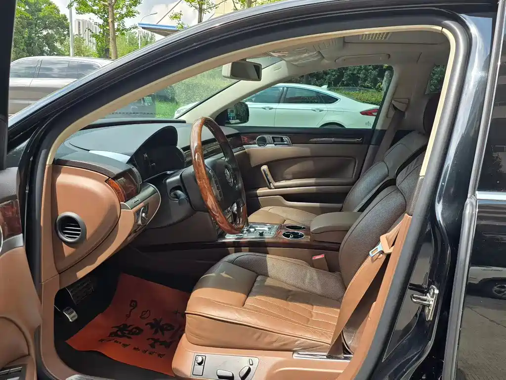 Volkswagen Phaeton — миниатюра 6