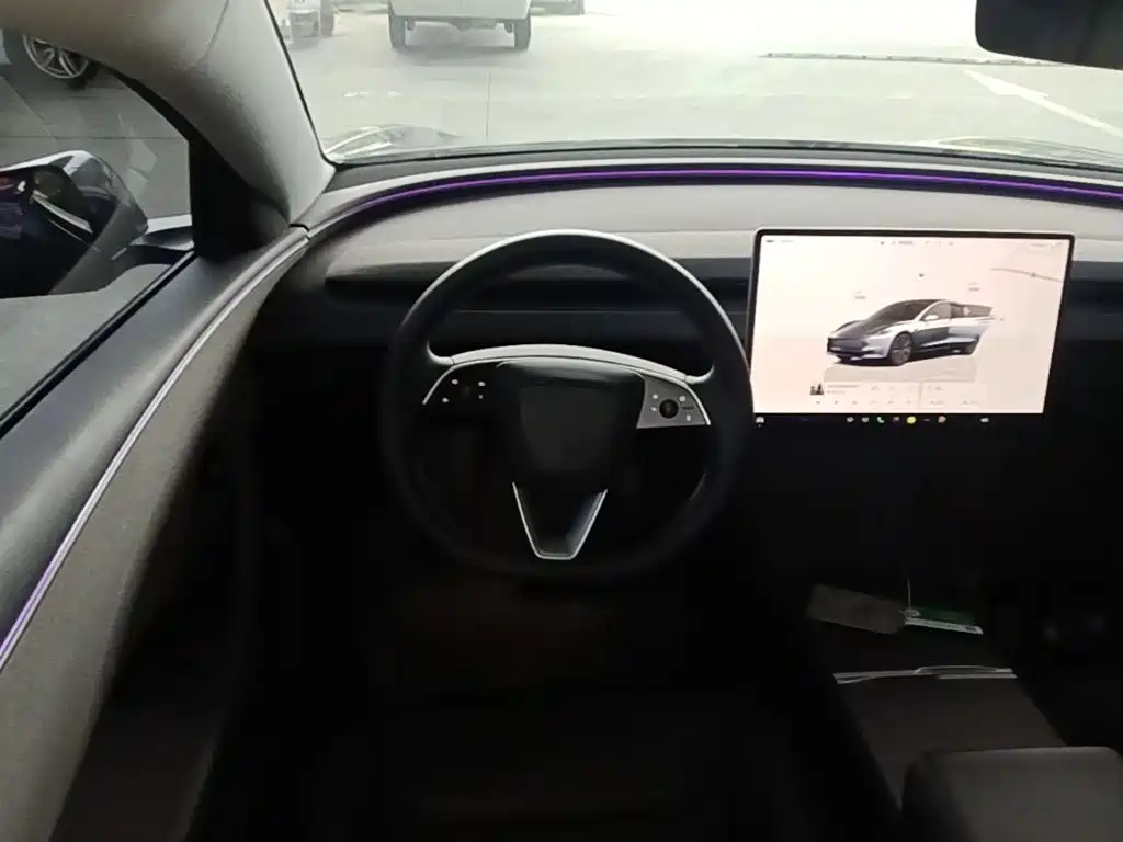 Tesla Model 3 — миниатюра 11