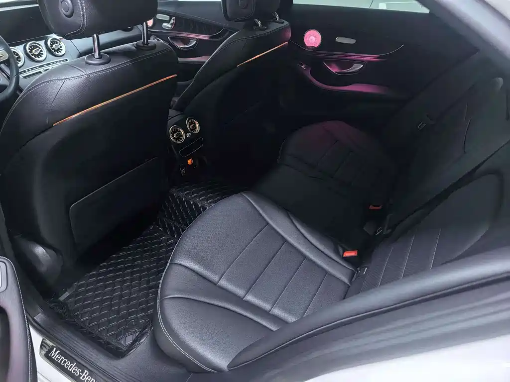 Mercedes-Benz C-Class — миниатюра 6