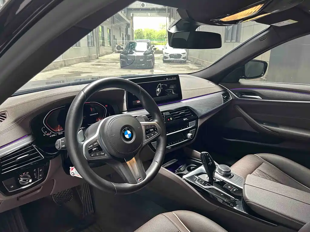 BMW 5 Series — миниатюра 14