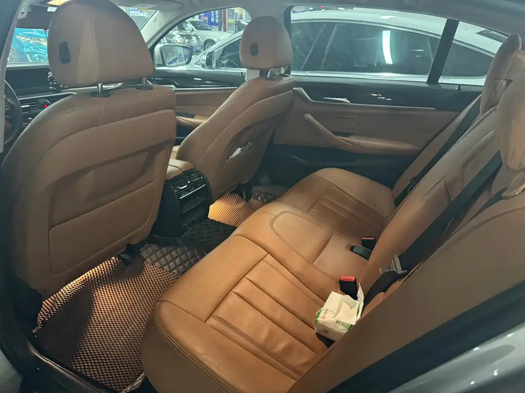 BMW 5 Series — миниатюра 5