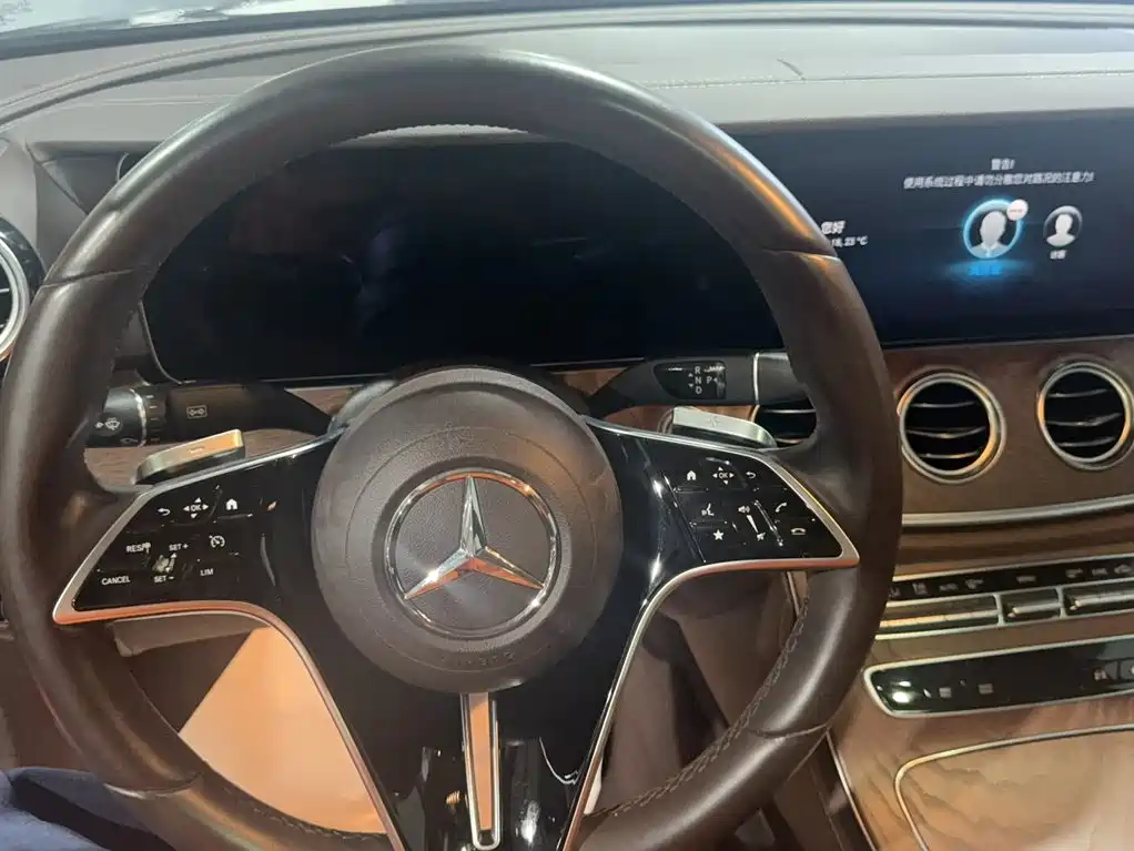 Mercedes-Benz E-Class — миниатюра 3