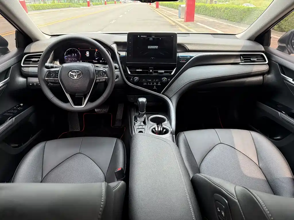 Toyota Camry — миниатюра 4