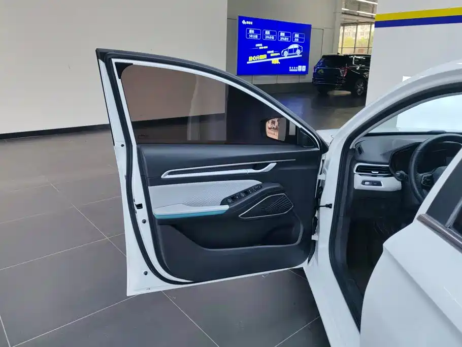 Geely Emgrand — миниатюра 7