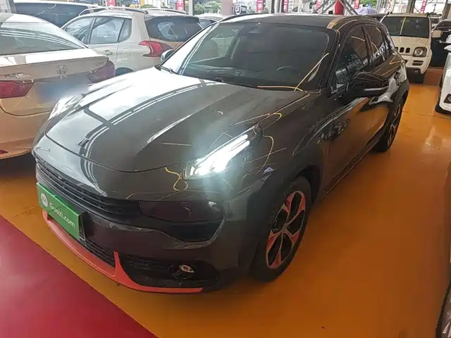 2019 Lynk & Co 02