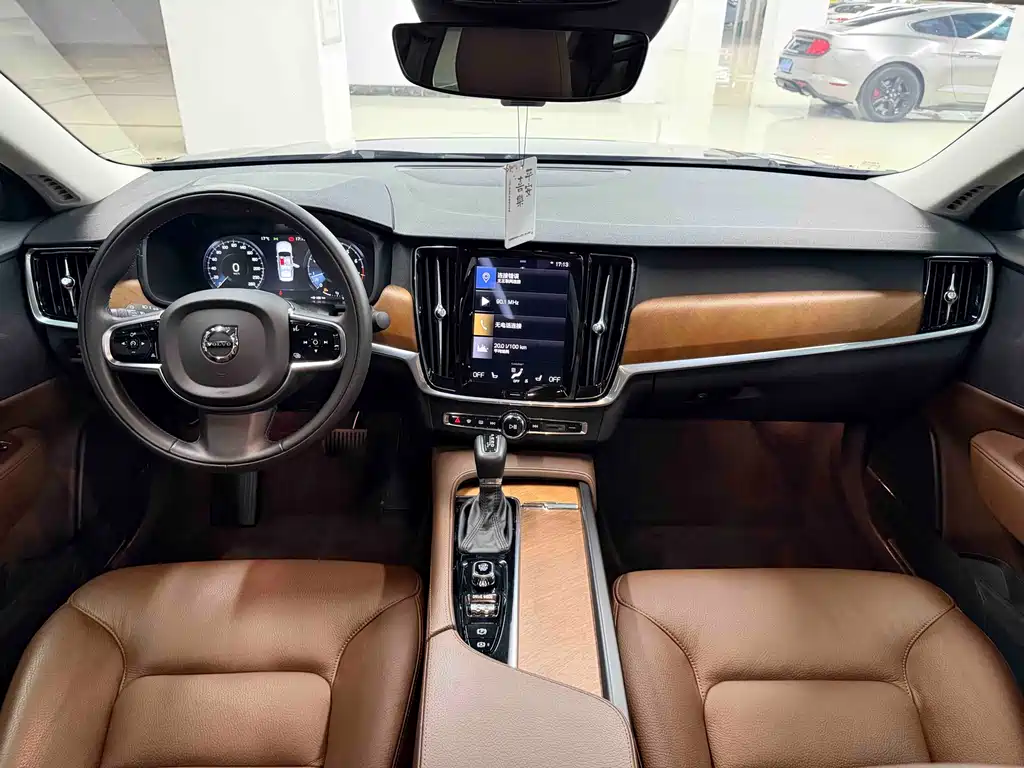 Volvo S90 — миниатюра 9