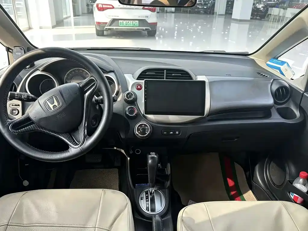 Honda Fit — миниатюра 8