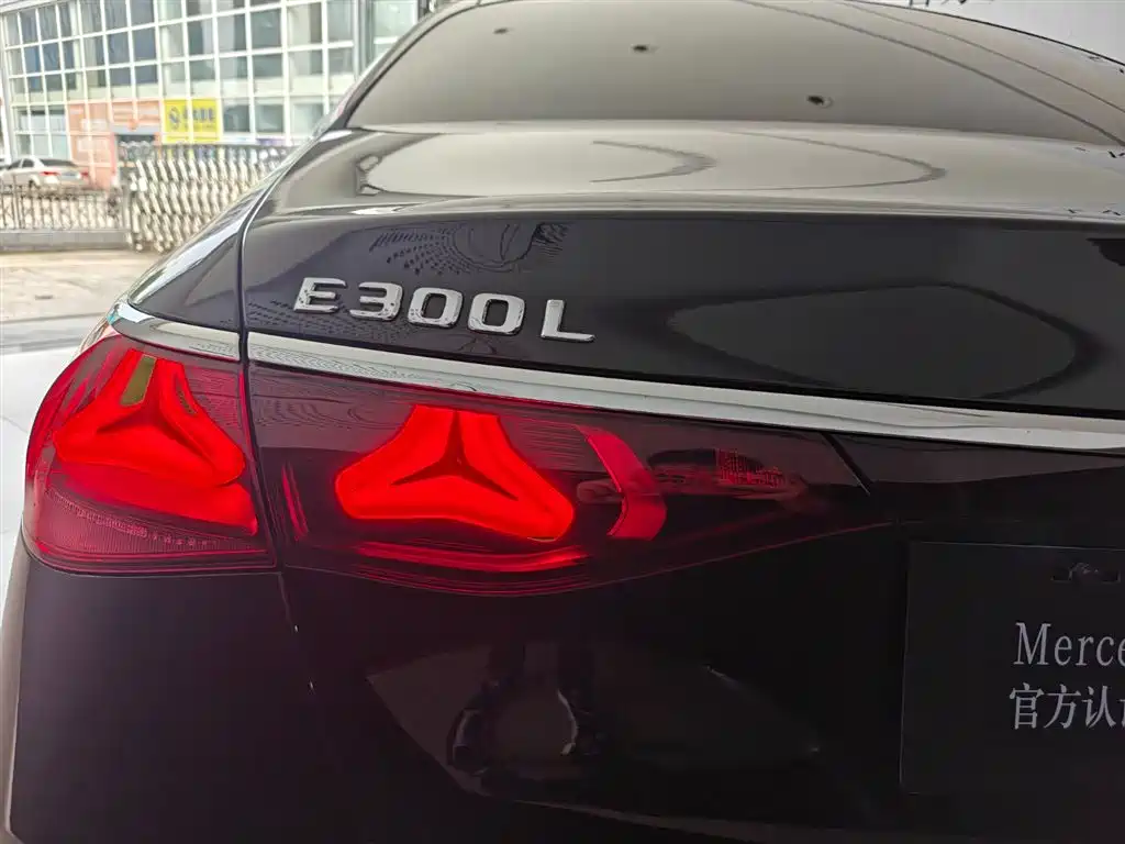 Mercedes-Benz E-Class — миниатюра 16