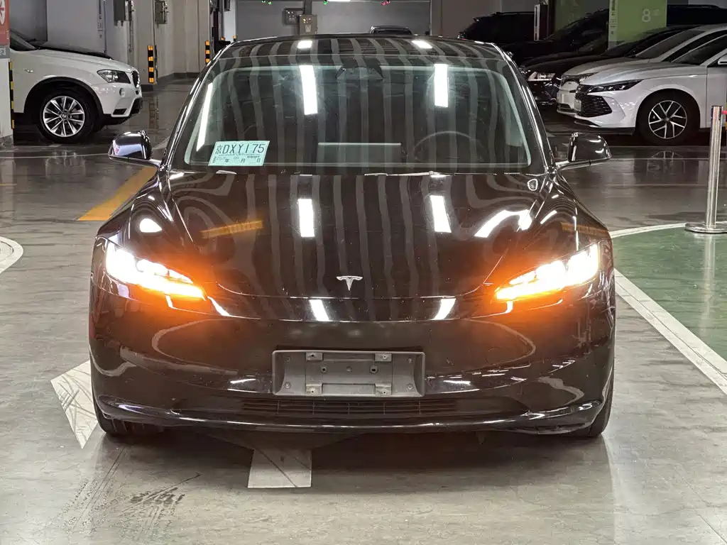 Tesla Model 3 — миниатюра 2
