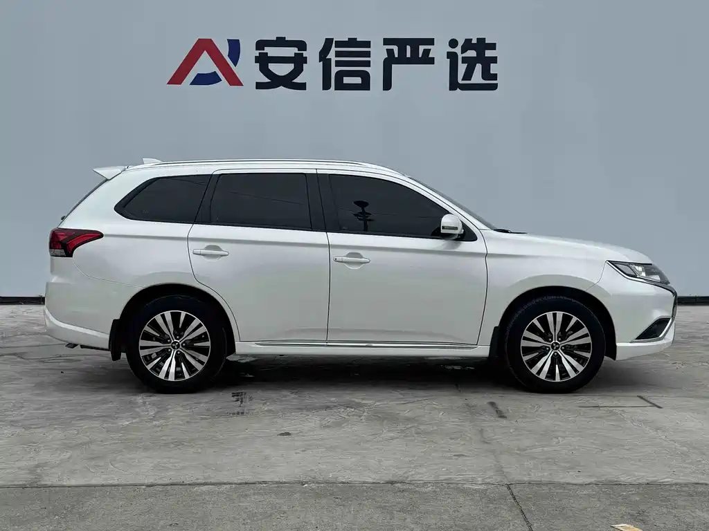 Mitsubishi Outlander — миниатюра 7