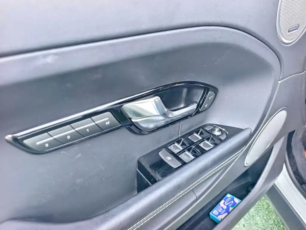 Land Rover Evoque (Import) — миниатюра 15