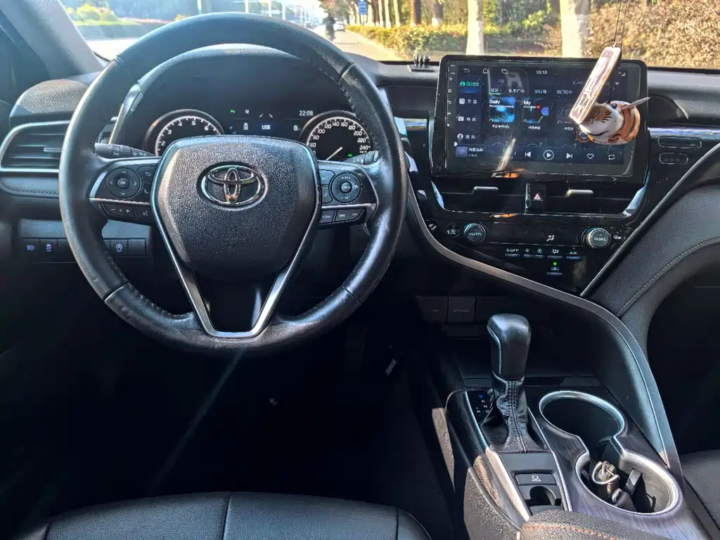 Toyota Camry — миниатюра 10