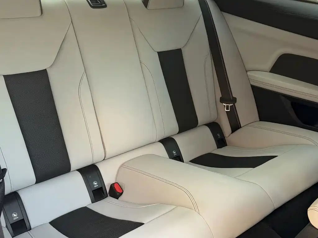 BMW M4 — миниатюра 11