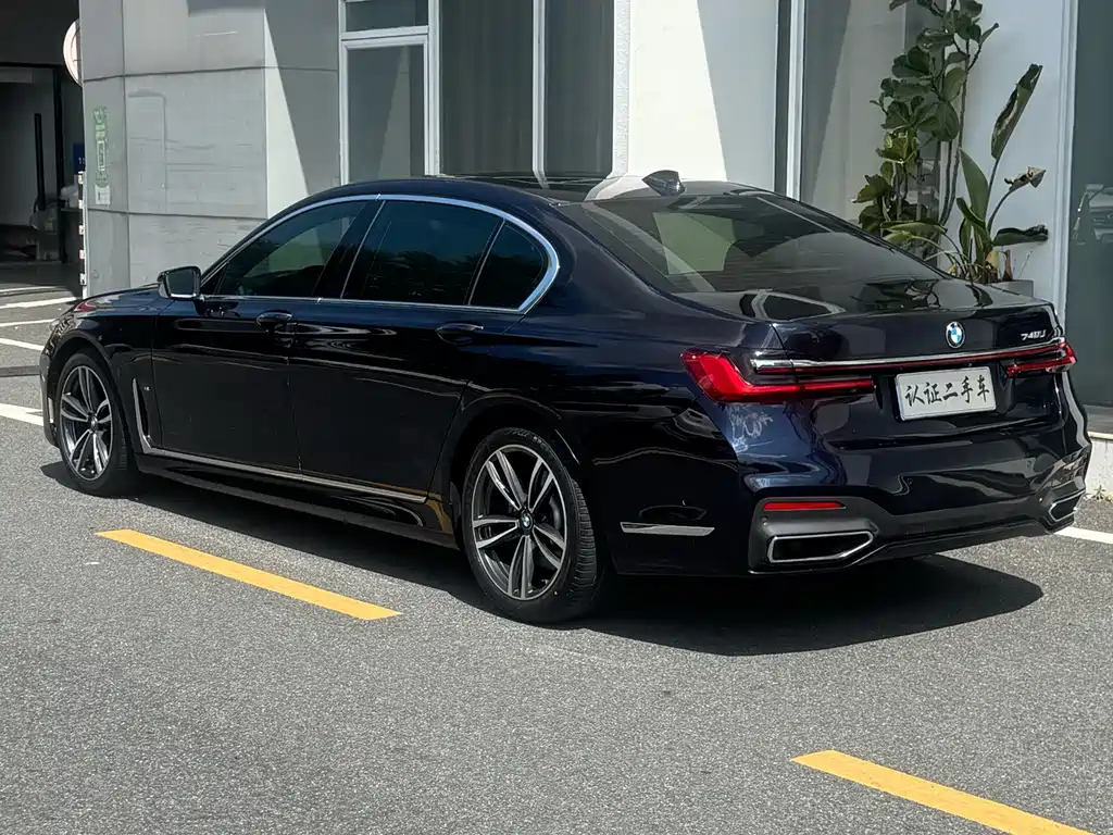 BMW 7 Series — миниатюра 29