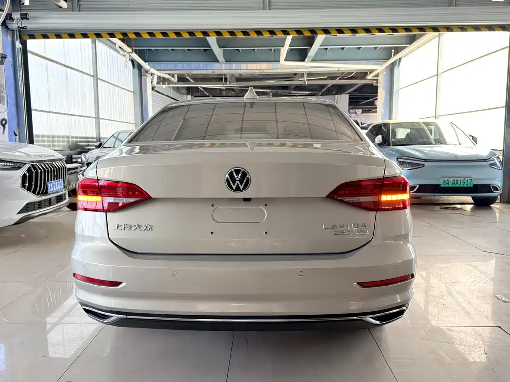 Volkswagen Lavida — миниатюра 5