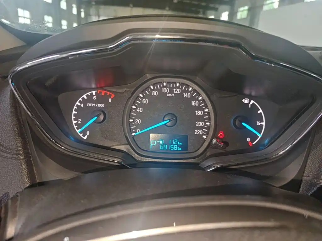 Ford Escort — миниатюра 12