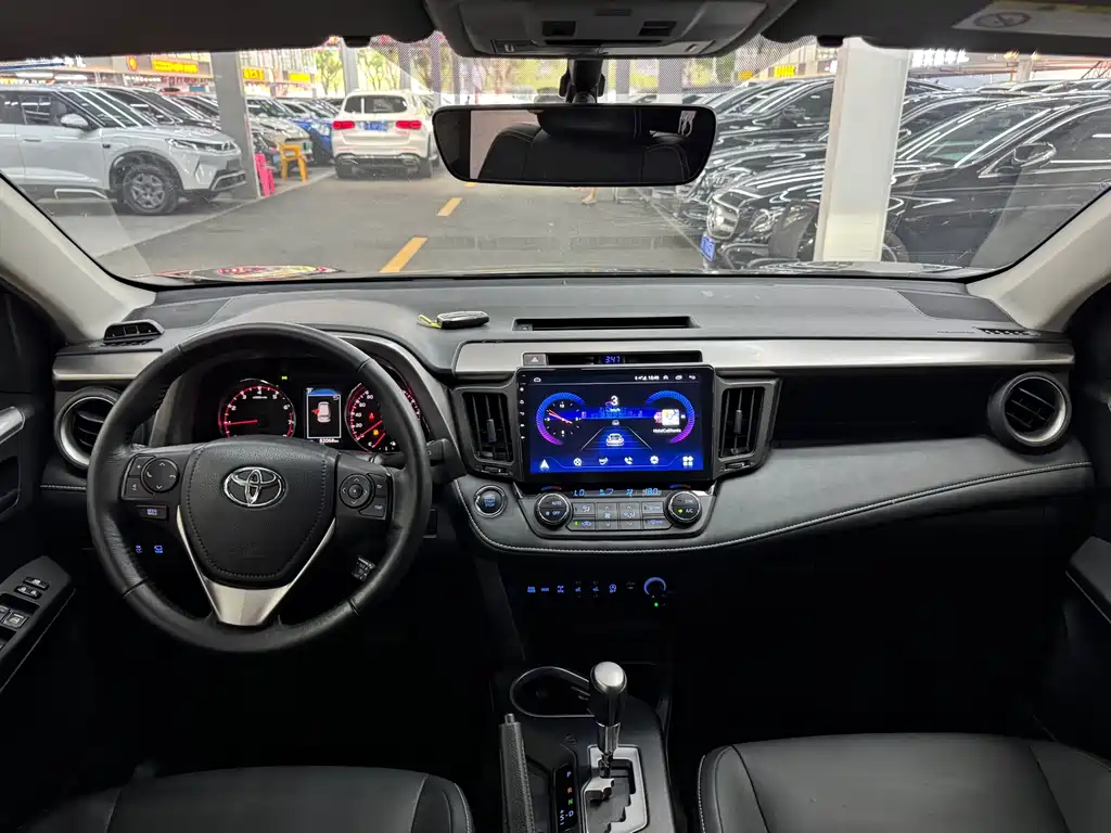 Toyota RAV4 — миниатюра 12