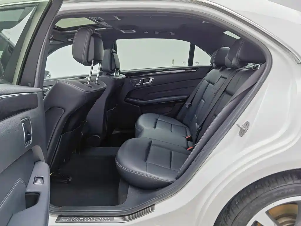Mercedes-Benz E-Class — миниатюра 15