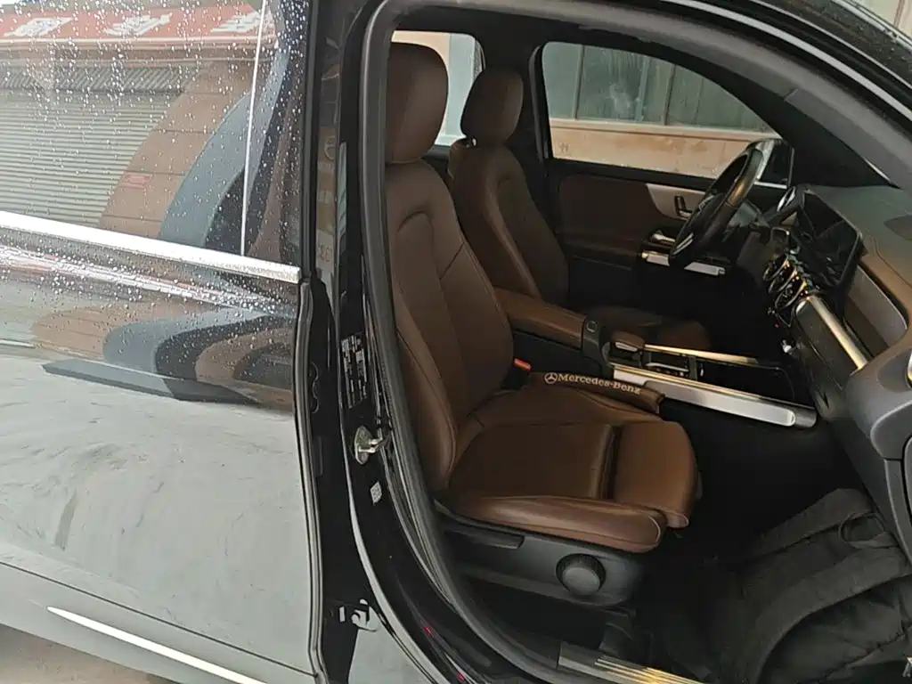 Mercedes-Benz GLB — миниатюра 25