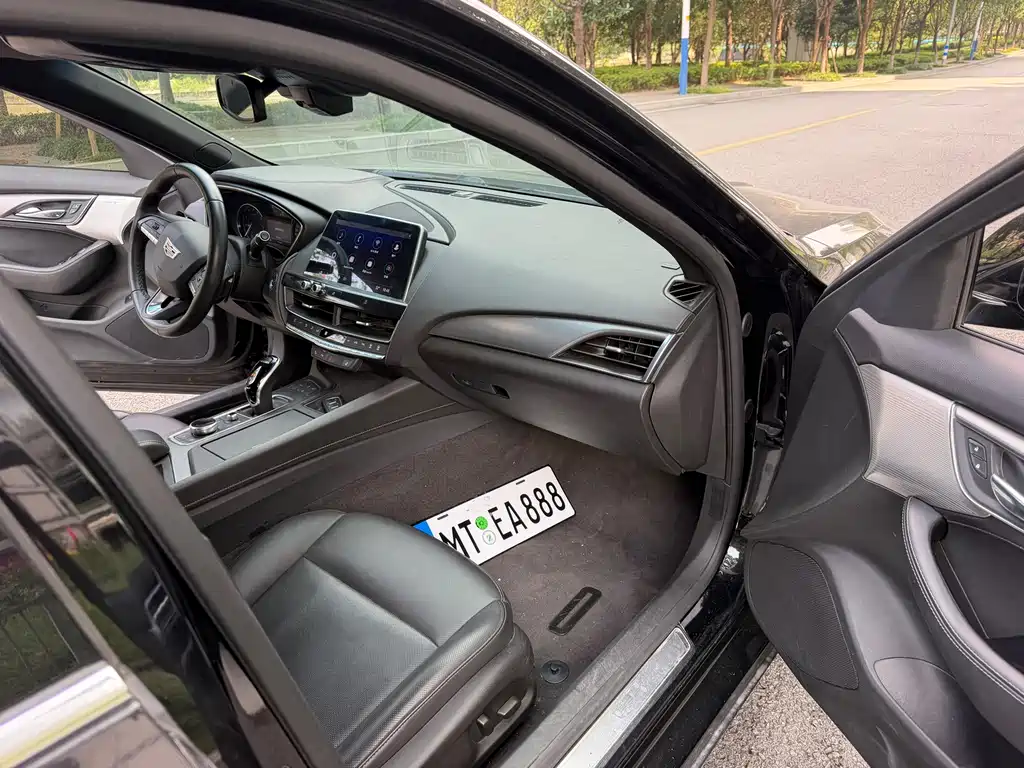 Cadillac CT5 — миниатюра 5