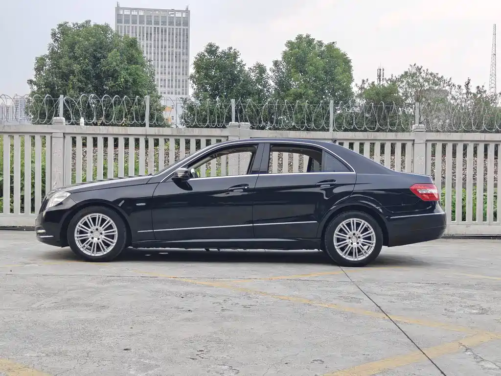 Mercedes-Benz E-Class (Import) — миниатюра 4