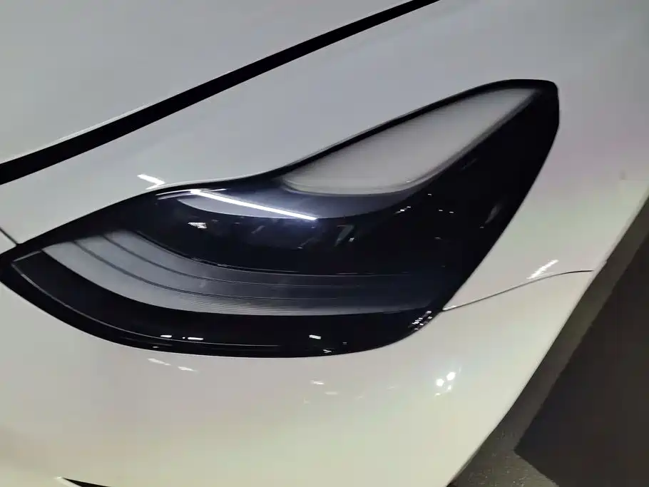Tesla Model 3 — миниатюра 5