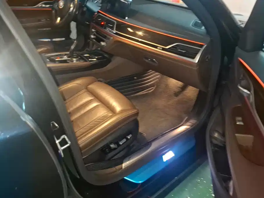 BMW 7 Series — миниатюра 8