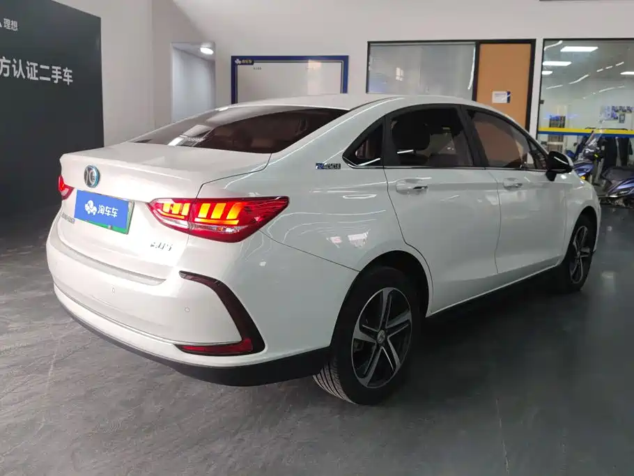 BAIC EU5 — миниатюра 3