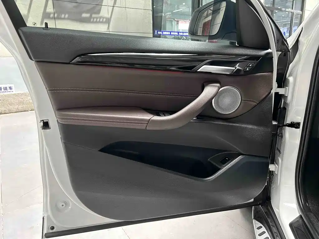 BMW X1 — миниатюра 10