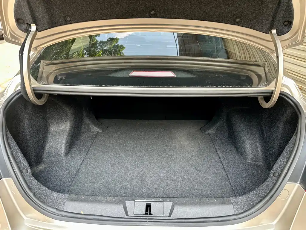 Geely Emgrand — миниатюра 15