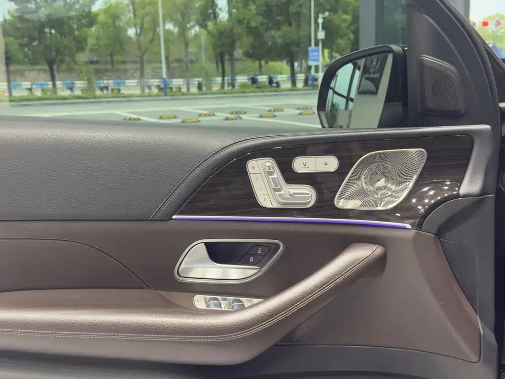 Mercedes-Benz GLS — миниатюра 7